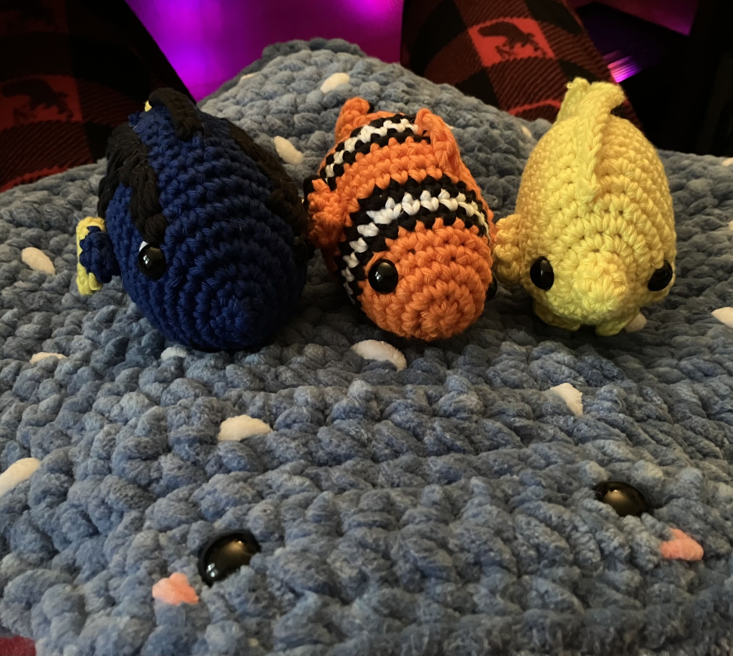 nemo, dory, and bubbles on a big stingray